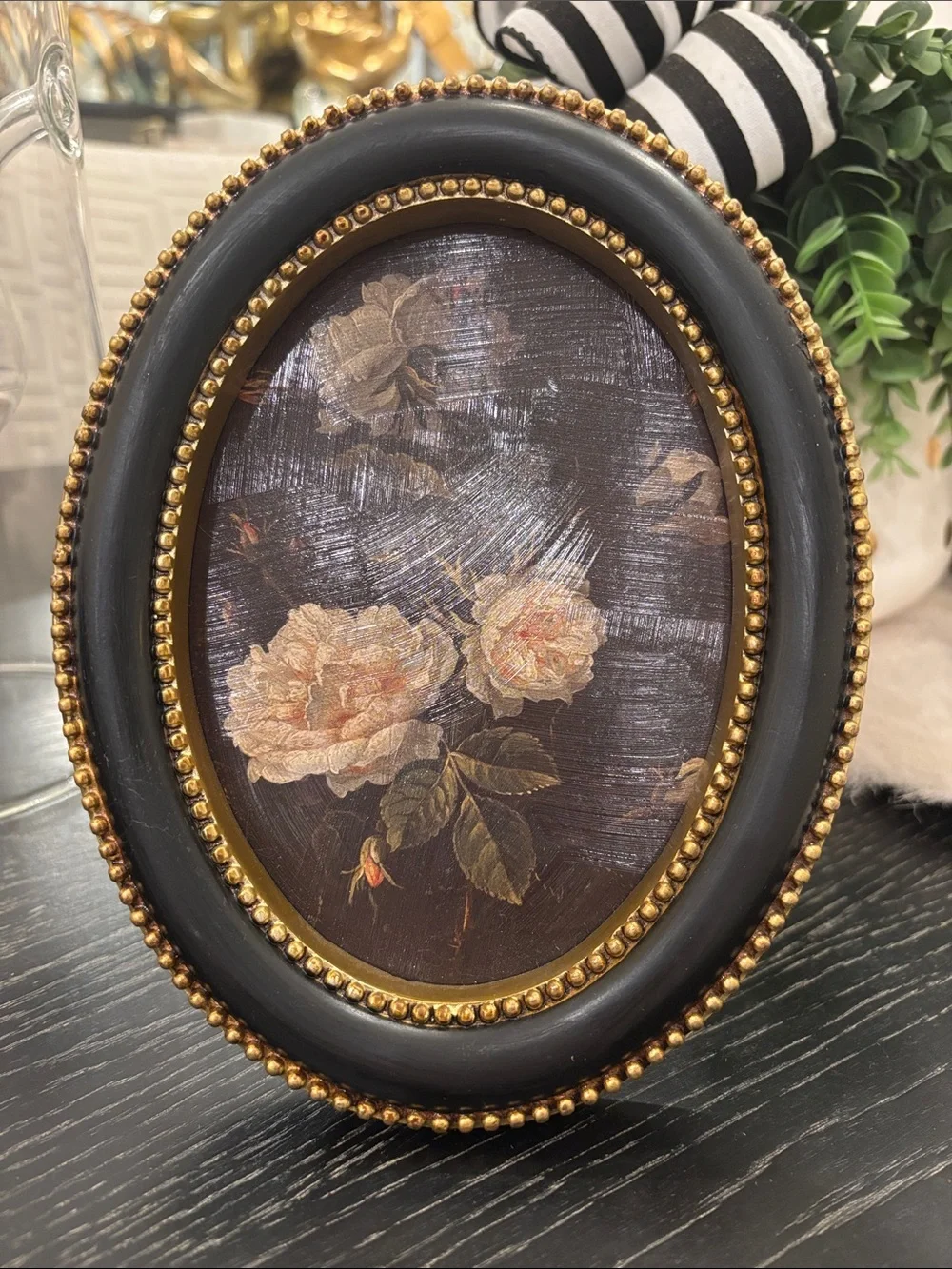 Classic Oval Floral Picture Frame in Black and Gold